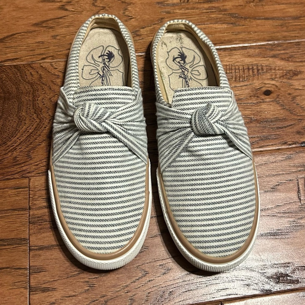 Margaritaville Women's Knotted Canvas Striped Mules Size 7.5